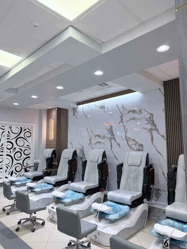 Diamond Nail Bar logo